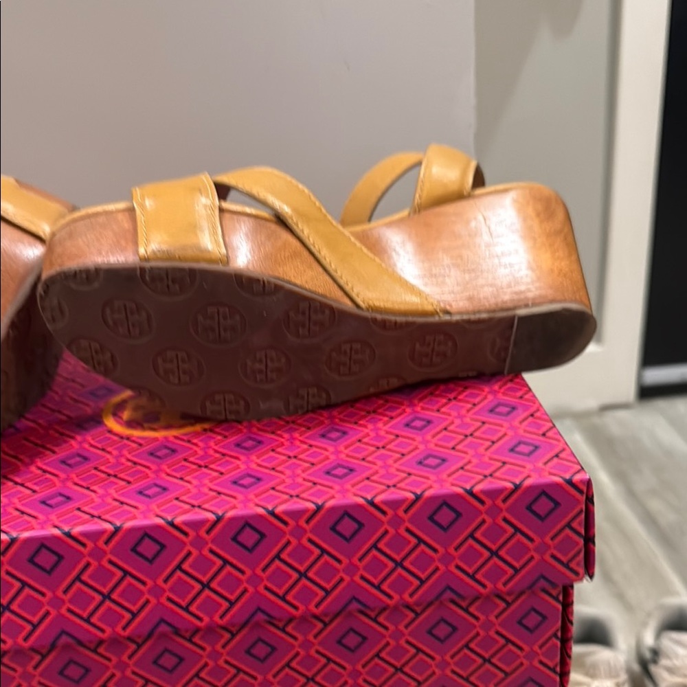 Tory Burch Tan Platform Sandals with Chunky Heel - Picture 8 of 13